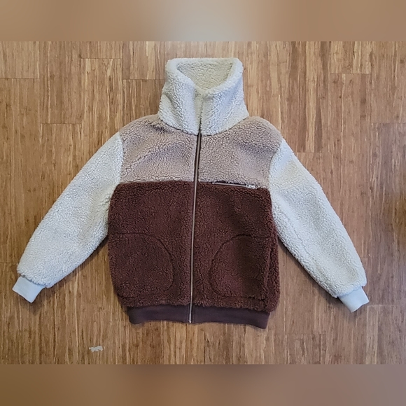 Oversized Aritzia Teddy Jacket - Picture 4 of 11